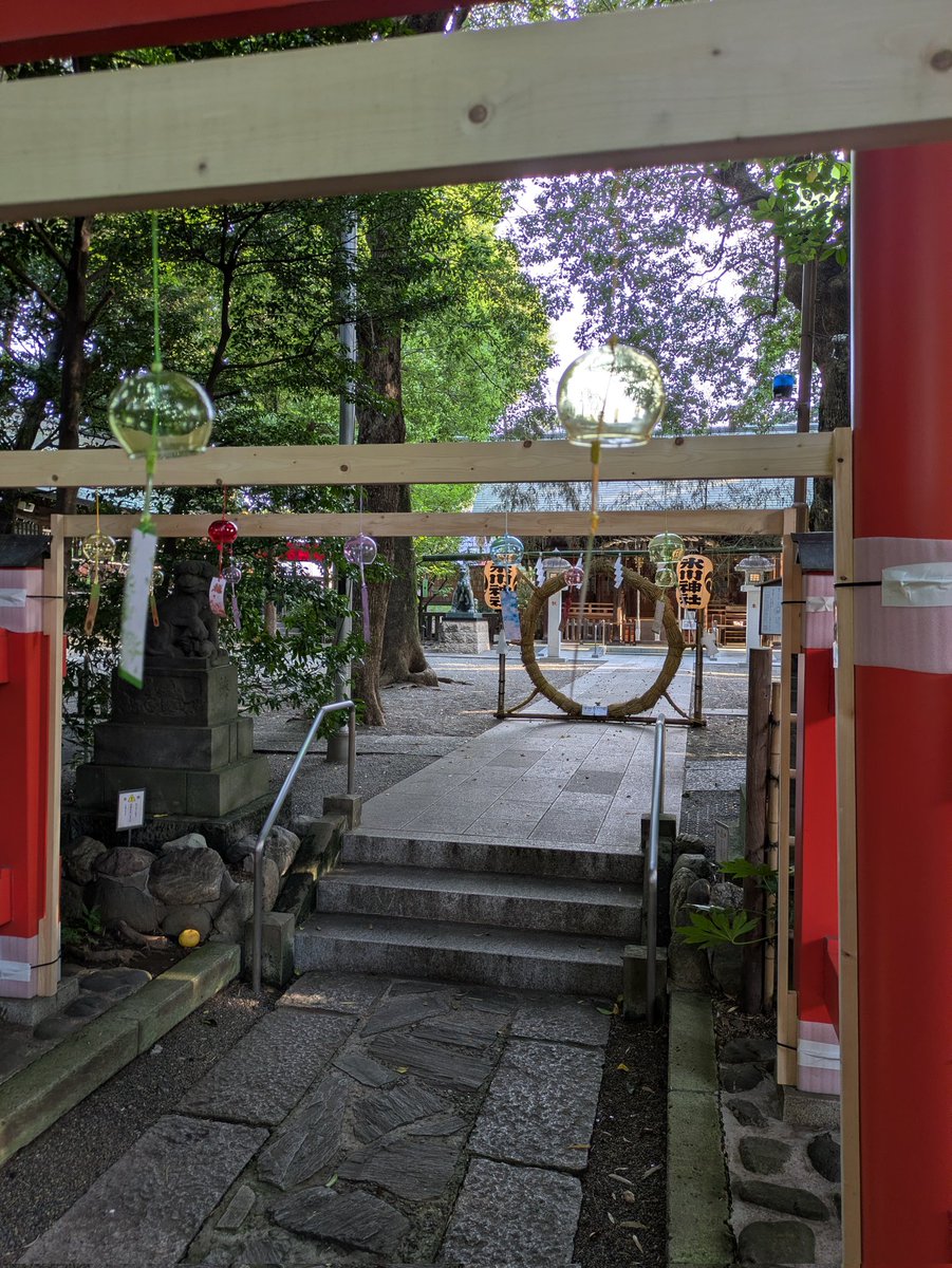 ashita_hyaku's tweet photo. 7/11
板橋区 東新町氷川神社
御祭神：須佐之男命（すさのおのみこと）
創建時期不明、江戸時代には地域の鎮守として親しまれていた、とのこと。
住境内には3基の鳥居があって、登りながら神域が深まっていく感じ。風鈴の音がなんとも心地よかった。
ジョグ：4.8km https://t.co/9WVm8rIQD0