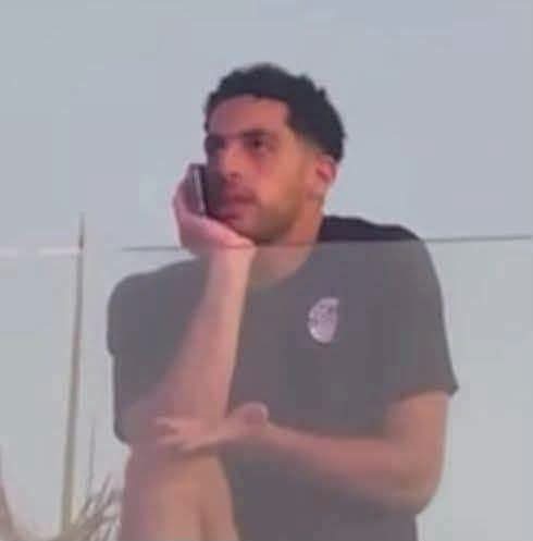 Ahmedmo32021571's tweet photo. يا حبيبتي انا رميته للجمهور من غير ما اشوف وهي اللي خدته انا مالي طيب https://t.co/yVAZcjgL6w