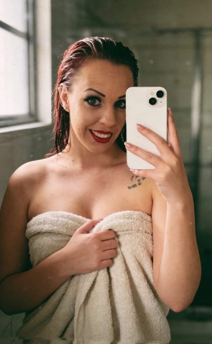 red_tigress's tweet photo. Anyone wanna join in one of my fetishes 😋💋

#fetish #shower #water #wet #naughty #kinky #single #fanslygirl #model #redhead #girlnextdoor #sexy #hot #towel #selfie #adultcontent #contentcreater https://t.co/Lg6OqYEuva