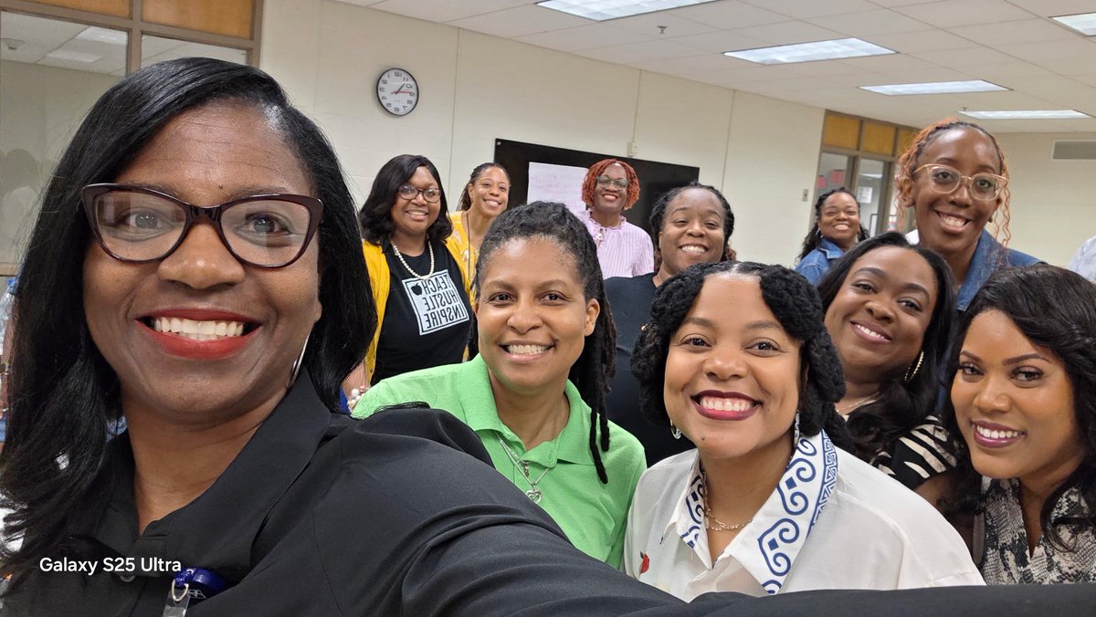 APS_CandI's tweet photo. The #APSCANDI team is excited to welcome our newest members! 🎉 Together, we’ll continue providing high-quality support for teachers and students. Here’s to a great year! #TheWinningTeam @apsupdate https://t.co/B0KCQ34WC4