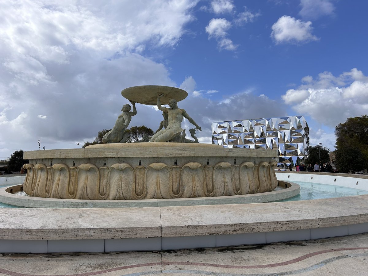 TravalaMan's tweet photo. This spring we visited #Malta.
Rented a car. When you exit the terminal, head to far right, to a multi story parking lot. There are the offices of rental car companies.
Next time i am gonna try to book a car with #crypto on @travalacom to  get some $AVA giveback. @AVAFoundation https://t.co/e0HIQf8gGZ
