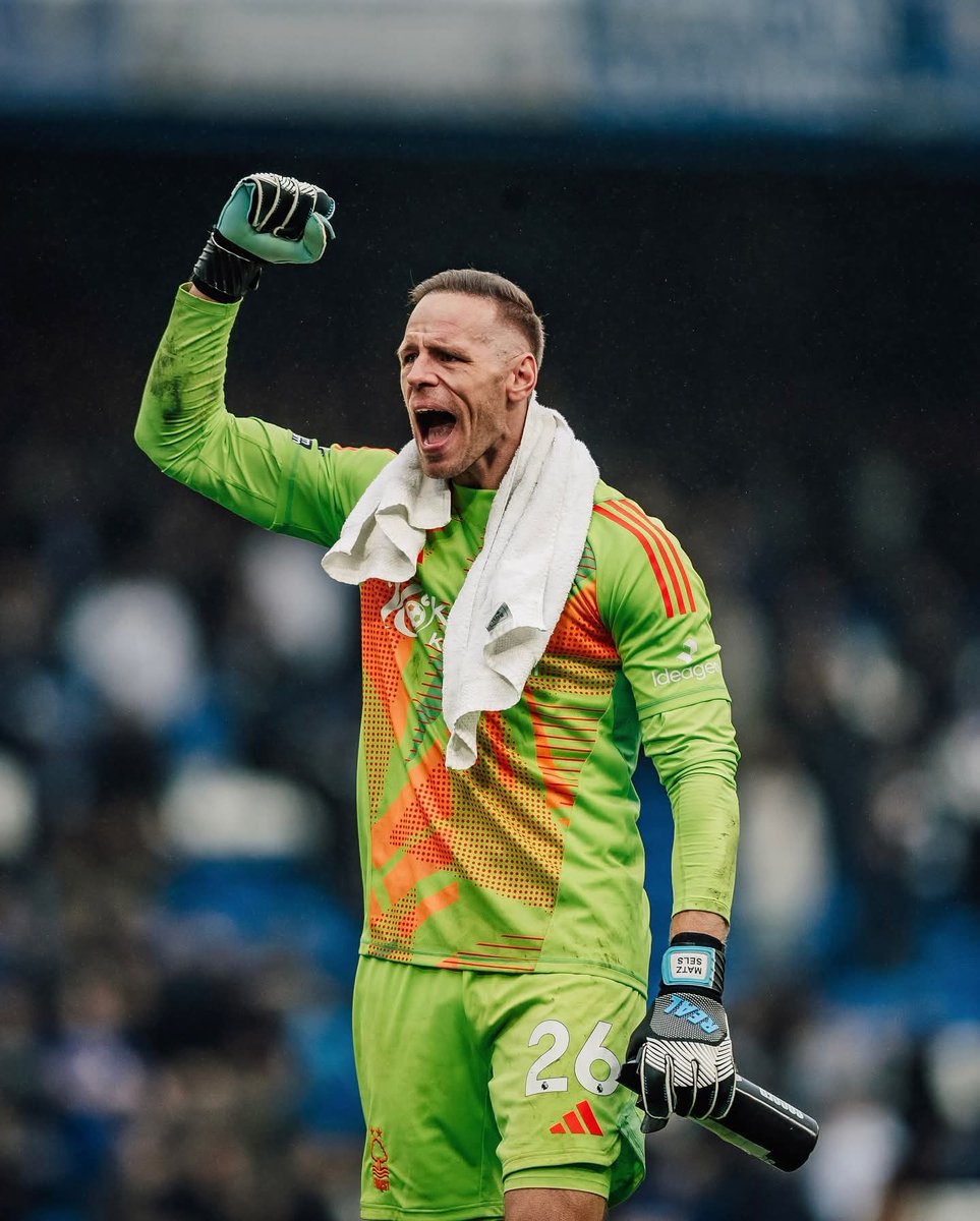 Angecelotti's tweet photo. The coach with the colourful pen failed to call the best gk Belgium never had https://t.co/qGHd2YHC2c