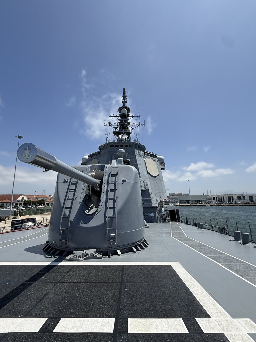 今日は海上自衛隊護衛艦ちょうかい見学ツアーに招待して頂いて乗艦