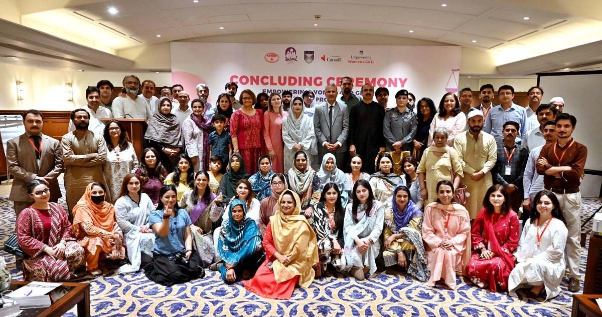COL4D's tweet photo. The Empowering Women and Girls in the Commonwealth (EWG) project concluded on a high note in Pakistan, bringing together parliamentarians, senior government officials, project partners, community members and, most importantly, the women and girls who participated in the project.  

Speaking on behalf of the High Commission of Canada to Pakistan, Ms Sasha Oliveira, Second Secretary (Development), highlighted the project’s contribution to broader systemic change, including sustained advocacy for child marriage reforms, stronger school protection mechanisms and greater recognition of gender equality in local and national policy discussions. She also commended partners Bedari and SPARC for continuing to deliver results despite challenges, including climate-related shocks. 

Reflecting on the project’s lasting impact, Ms Frances Ferreira, Senior Adviser: Gender, COL, highlighted how the EWG project had strengthened local institutions, community networks and partnerships. 

“I leave convinced that the seeds planted through the EWG project will continue to grow, inspiring new opportunities and transforming lives for many years to come.” 

The celebration brought this impact to life through the premiere of On Her Feet, a video portraying the journey of a young woman gaining the confidence to stand on her own feet. Ms Anbreen Ajaib, CEO of Bedari, said the video reflected the experiences of women and girls who had moved from being hesitant to speak out to becoming advocates for themselves and their communities. The event also featured a Beneficiary Exhibition, where women entrepreneurs proudly showcased their businesses, talents and achievements.  

#WomensEmpowerment #GenderEquality #GirlsEducation #SkillsDevelopment #SustainableLivelihoods @EWG_23 @GAC_Corporate @SPARC_PK @BedariPakistan