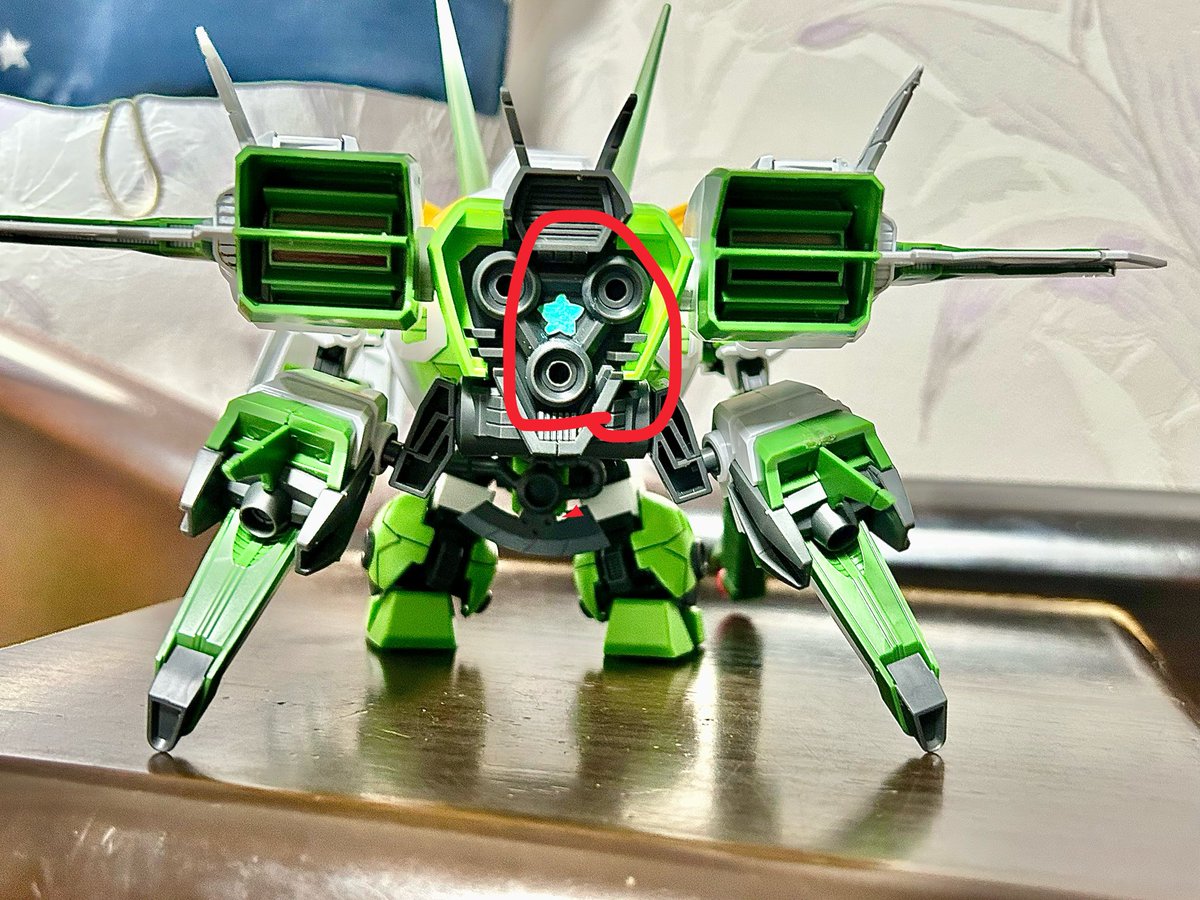 rainmaker2940's tweet photo. 前記の様に色分けも抜群だが一部塗装箇所も。
ストライカーパック…じゃなくて🤣バックパックのケロンスターをペイントマーカーのグリーン、両脚の内側バーニア？・両腕の袖口内部、両足の一部分をファントムグレーで塗装。
後はスミ入れ。
そして塗装が必要な箇所と言う訳ではないが…。
続く→ https://t.co/SO7qHN3Ca8