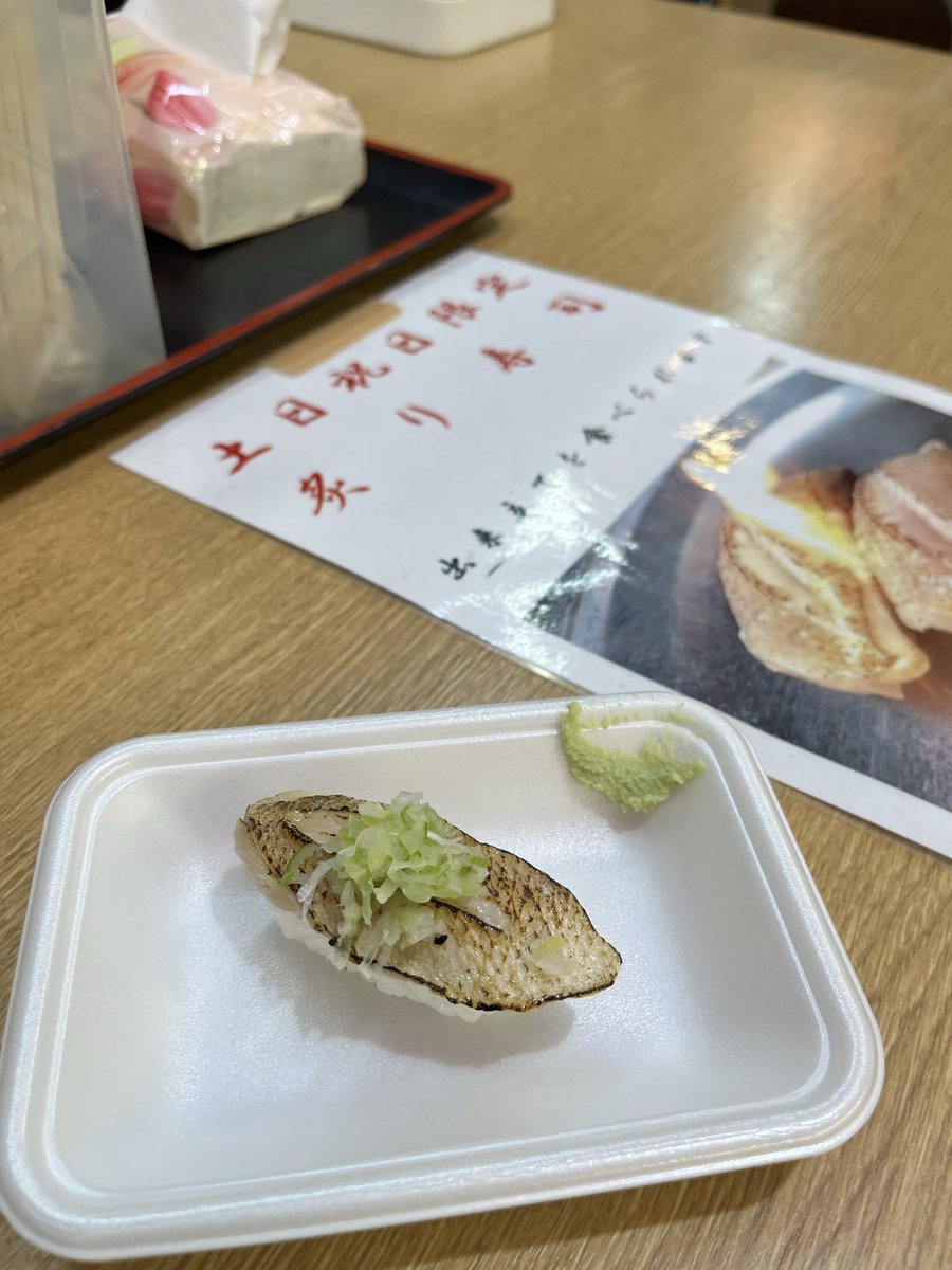 Nari_Eternal's tweet photo. 市場お散歩して朝ごはん♪
のどぐろミッションクリア✨笑
立派なほたて見ると真緒シェフのアメリケーヌソースのポワレおもいだす…🤤💗 https://t.co/e6ebmr1mzO
