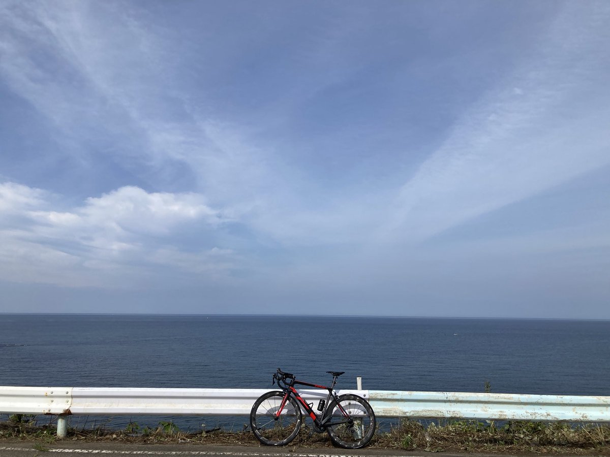 okj120630's tweet photo. 202607110823。晴れ。南風。波0.3。風が強め。浜茶屋ができてる。夏らしくなってきた。
#AlpeDhuez01 #roadbike https://t.co/rpcs9GvhS0