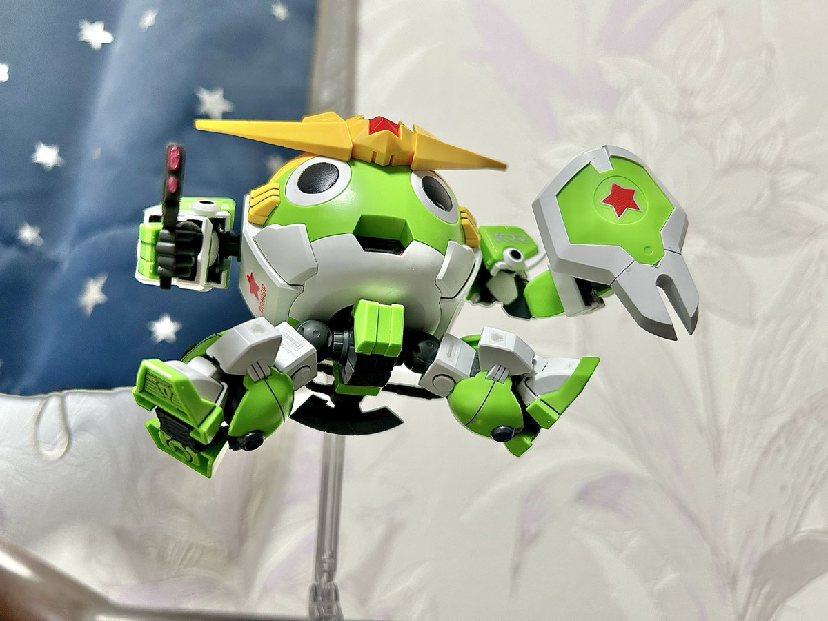 rainmaker2940's tweet photo. 前記したが最新HGだけあり各部可動もガンプラ並の高レベル。
こんなポーズも楽々。
さすがケロロアクションシステム。
何処かで聞いたネーミングだと思うのは気のせいだろうか…。😅
ま、まぁそれはともかく本当に素晴らしいな。
続く→
#ケロロ軍曹 https://t.co/U82Y4MXwIn