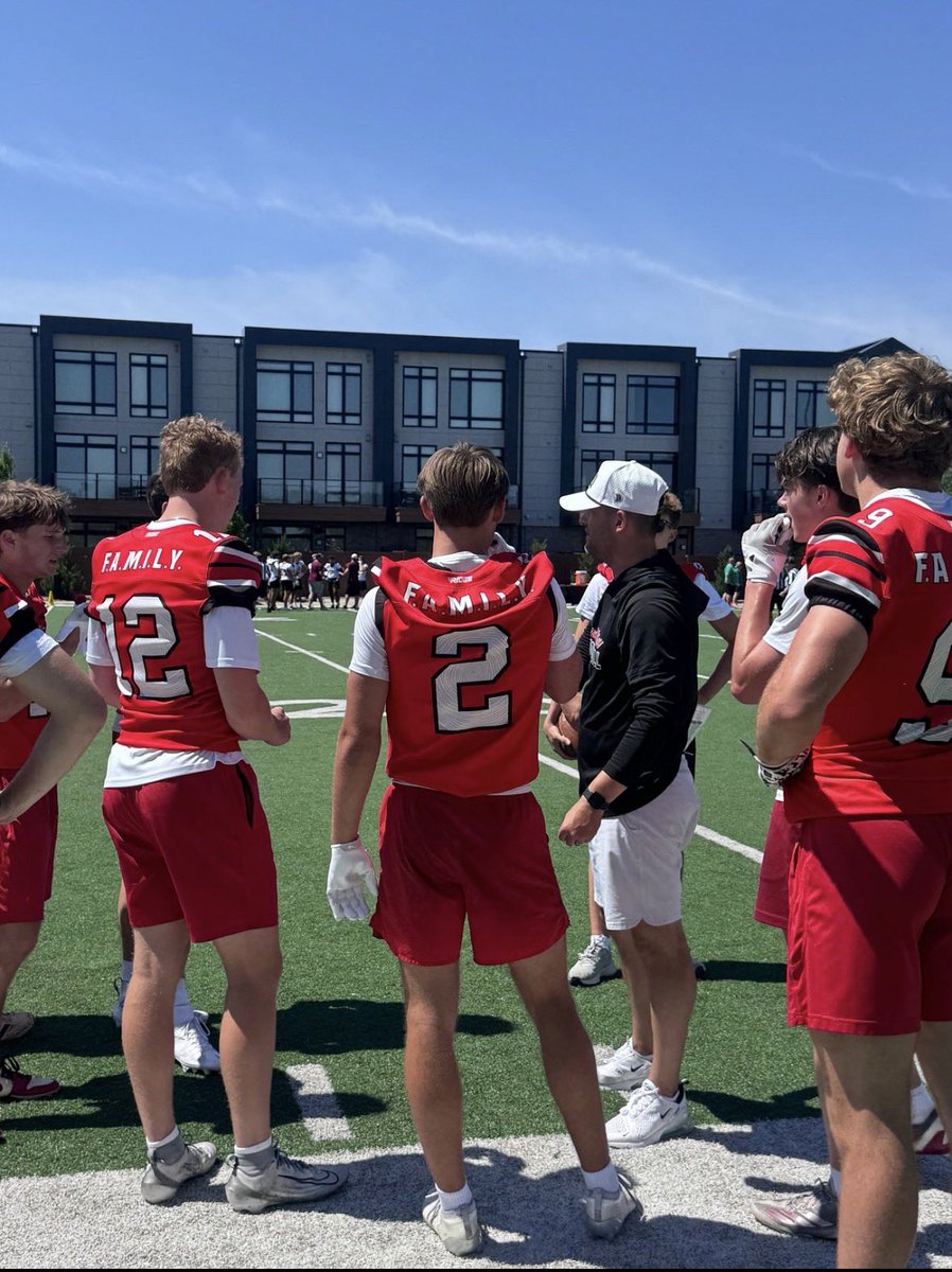 HHSChargerFB's tweet photo. Fun day of events at the @packers 11ON event! Our guys won lineman challenge &amp; lost in the semifinals for 7 on 7 to a good West De Pere team that we beat in pool play. Hats off to them! Great day overall!! Thanks to Xavier McKinney for talking to the group after lunch as well!!! https://t.co/hNHQpIN1Dh