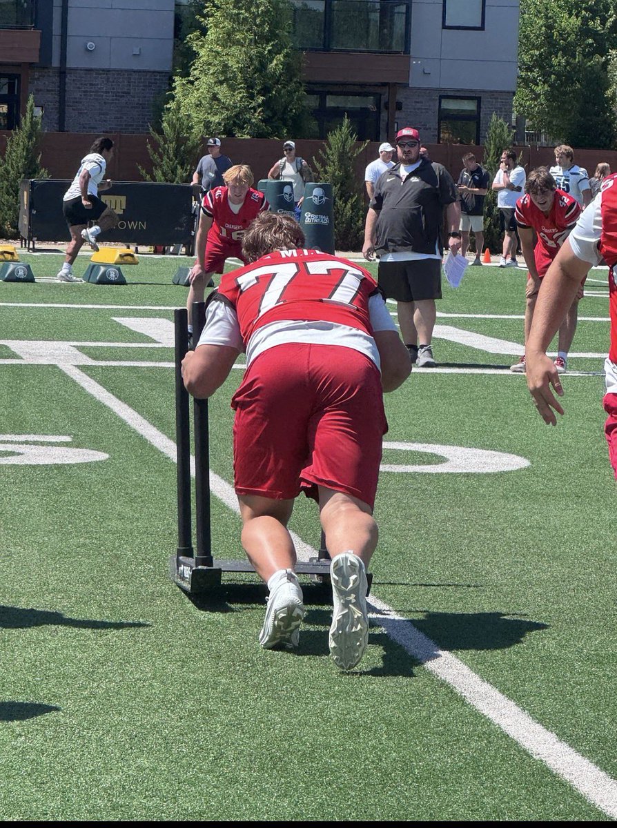 HHSChargerFB's tweet photo. Fun day of events at the @packers 11ON event! Our guys won lineman challenge &amp; lost in the semifinals for 7 on 7 to a good West De Pere team that we beat in pool play. Hats off to them! Great day overall!! Thanks to Xavier McKinney for talking to the group after lunch as well!!! https://t.co/hNHQpIN1Dh