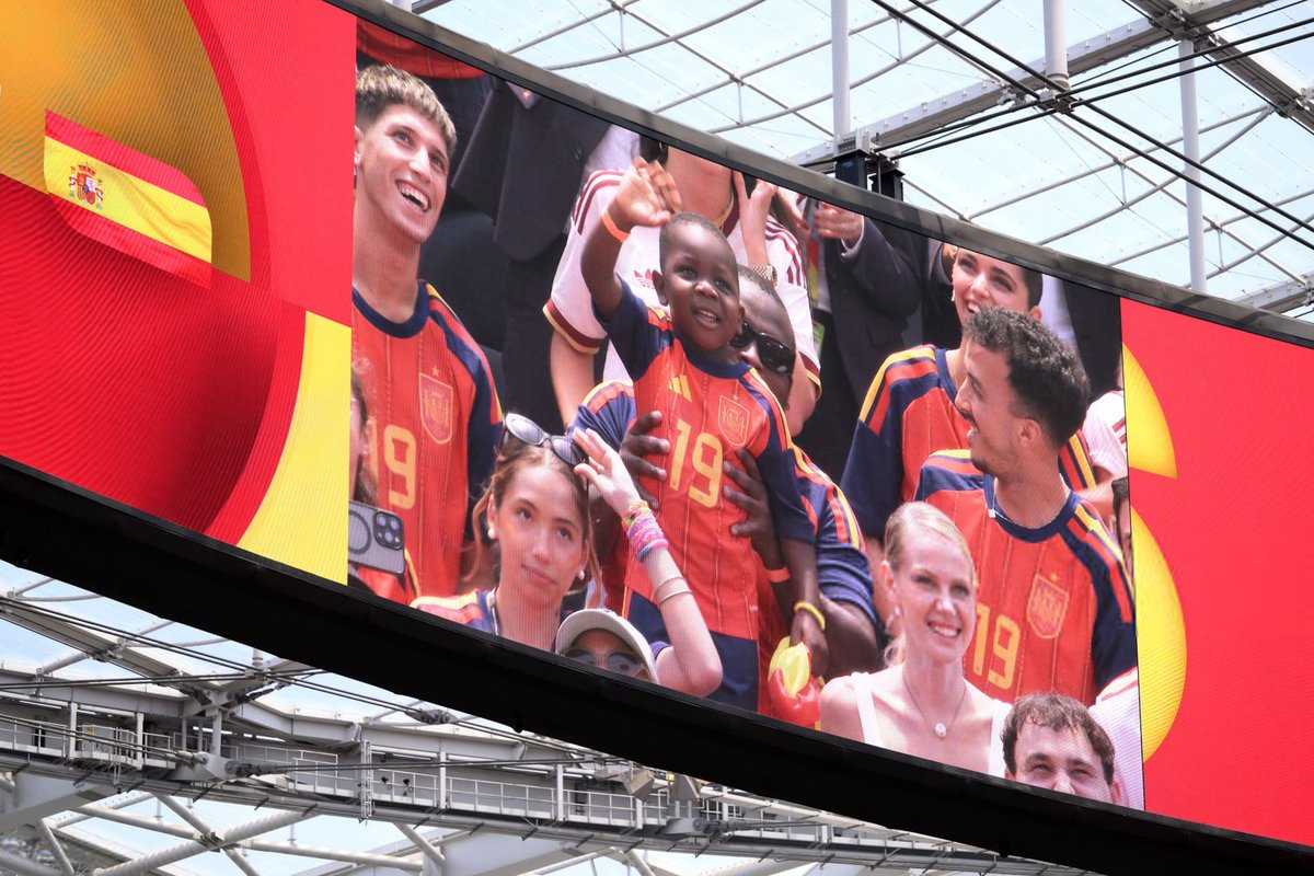 FCB World tweet media