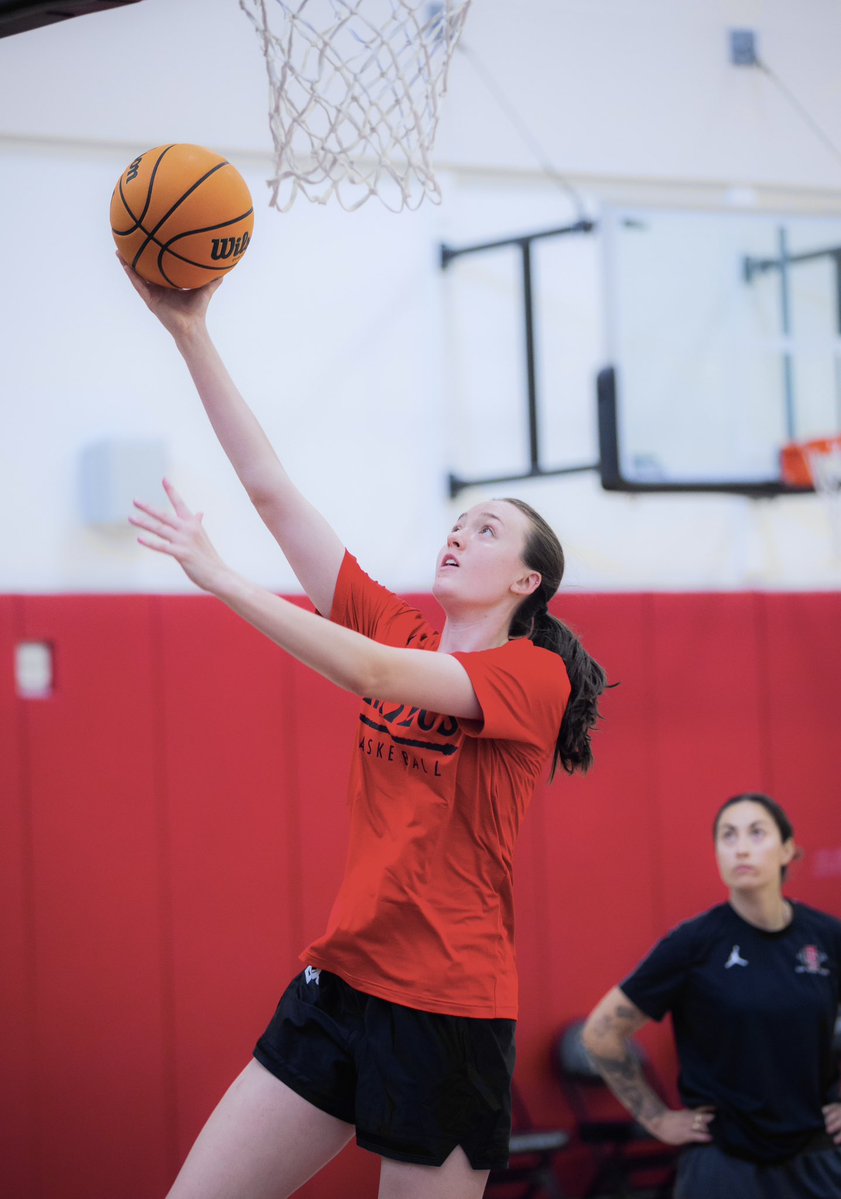 Aztec_WBB's tweet photo. Summertime grind 💪 #GoAztecs https://t.co/b4RrmrgKwM