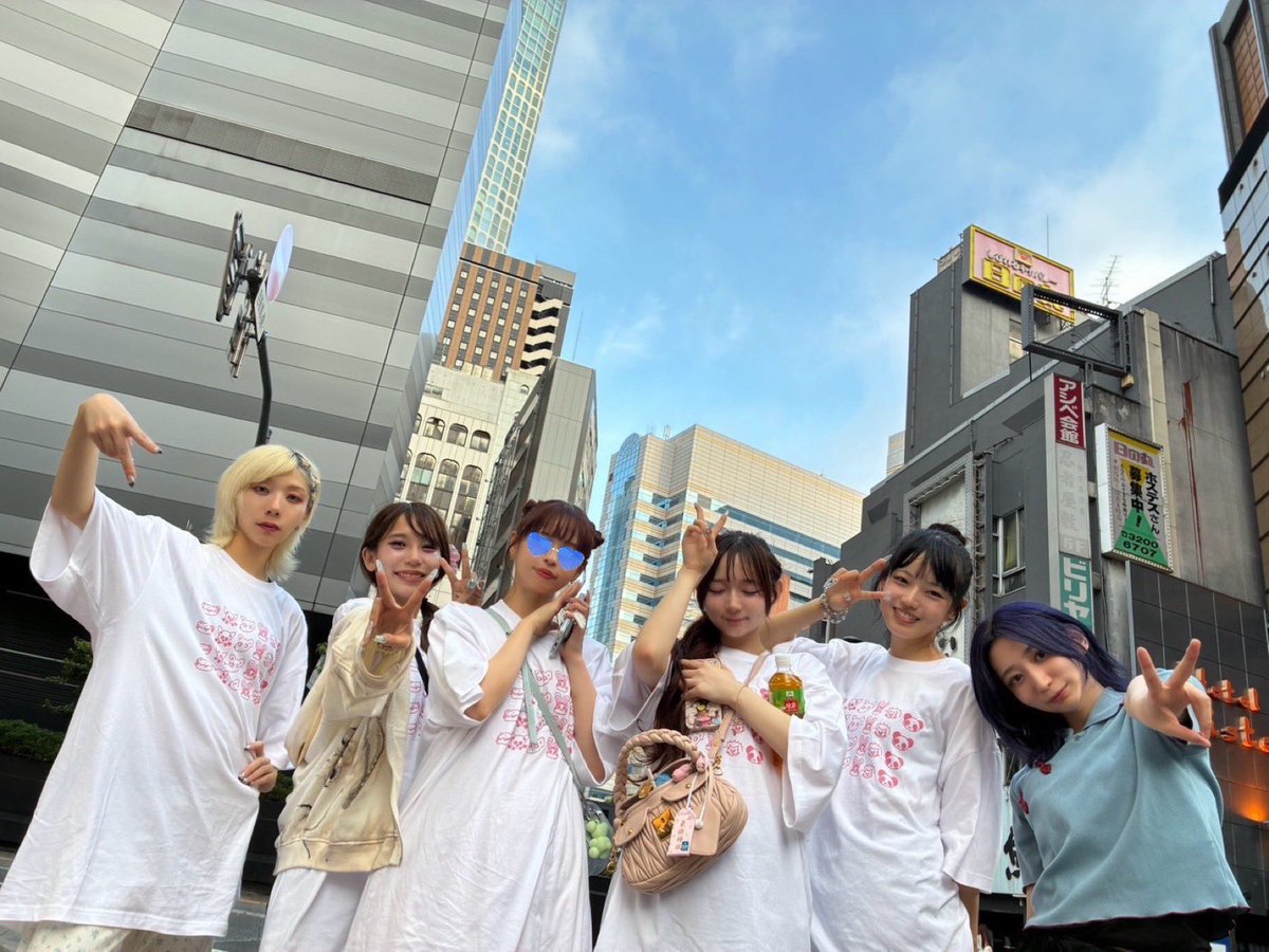 xxxxMAPAxxxx's tweet photo. #MAPA600min
「MAD SUMMER 600」＠新宿LOFT
ラストライブ🪩
ありがとうございました𓂃 .⋆
みなさまお気をつけてお帰りください！

#MAPAちゃんセトリ
On The Verge
Stay Away Labyrinth
蒼夜ミルキーロード
麒麟♡タイム
mc
BIGHOUSE
SUMMER SHOOTER
EDSE
enc.SUMMER SHOOTER
EDSE https://t.co/KAX1aCcM5R