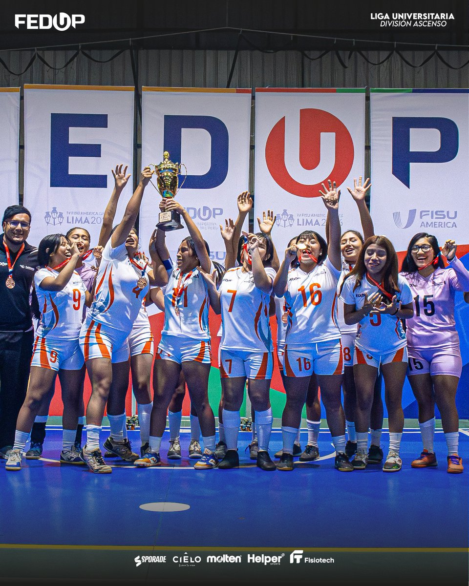 perufedup's tweet photo. 🏆🔥 ¡AUTONOMÍA AL PODIO! 🔥🏆

Tras un gran encuentro llena de emoción, entrega y espíritu competitivo, la #UA venció 3-0 a #UPCH y define el tercer lugar de la FEDUP Liga Universitaria de Futsal Damas División Ascenso - Apertura 2026.

#LigaUniversitaria #FEDUP https://t.co/v81EWILrTk