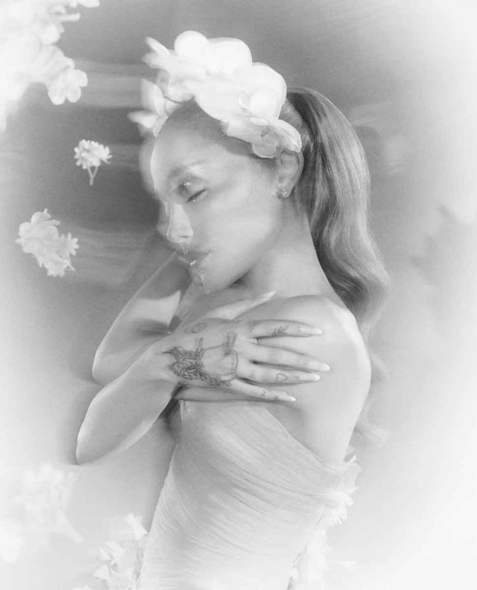 arianaHQ tweet media