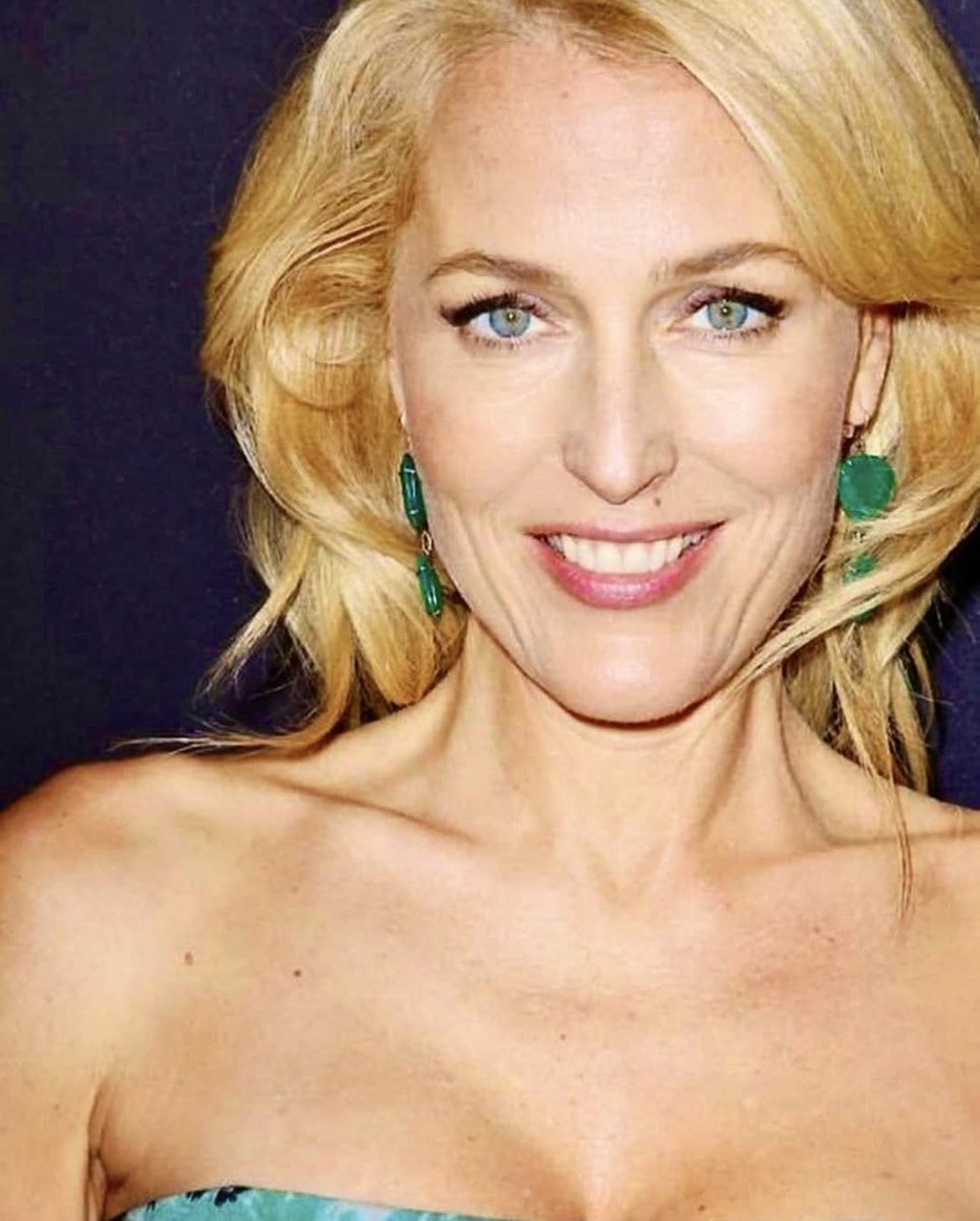 ContextGillian's tweet photo. Gillian Anderson https://t.co/YSWNRcUHFZ