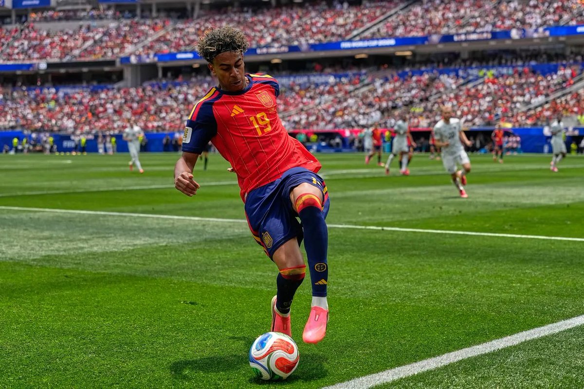TouchlineX's tweet photo. 🚨🗣️ 𝗡𝗘𝗪: Lamine Yamal: "It may seem like we're not playing beautiful football, but we haven't played a team on equal footing with us."

"Everyone drops back to defend, and that makes it more difficult. In the end, we have secured the win again." https://t.co/clDfbyxo9s