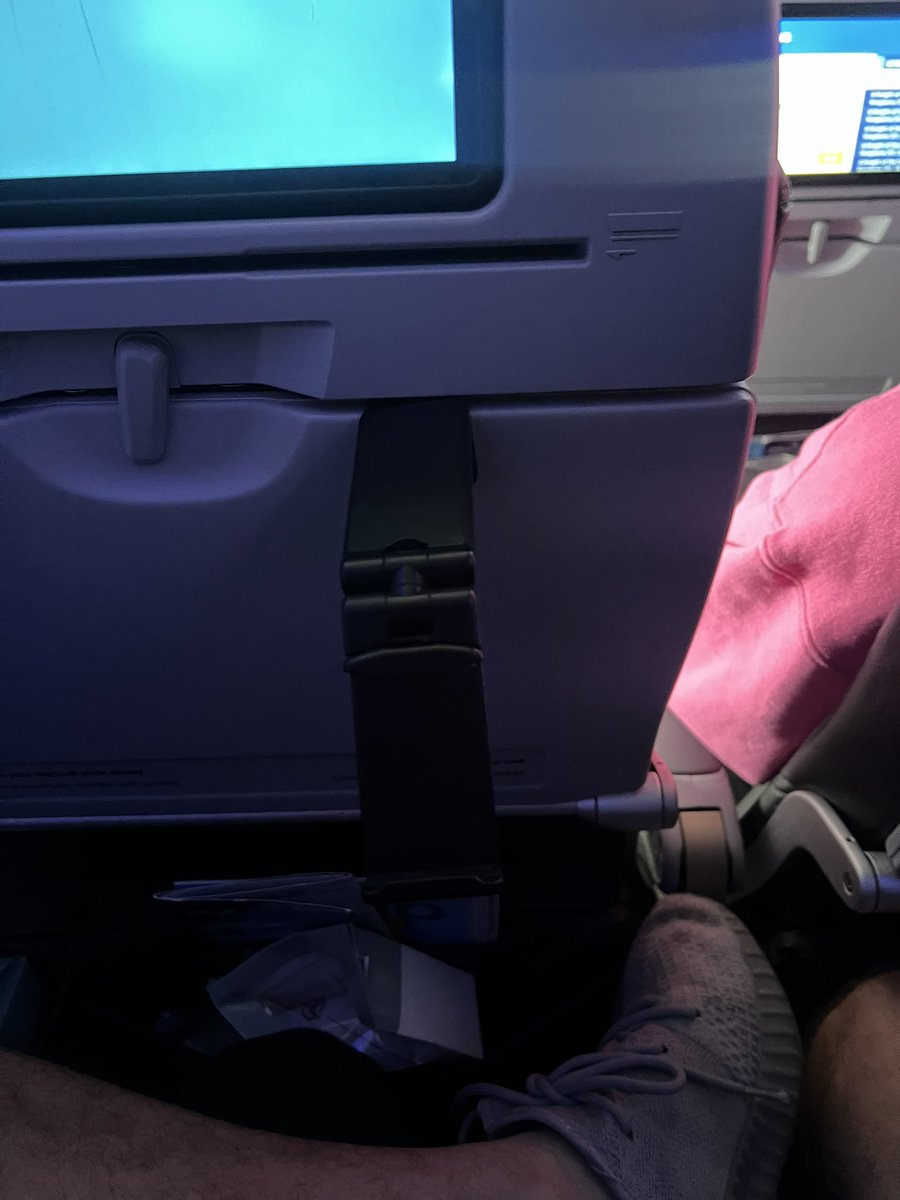 KashKiefer's tweet photo. @JetBlue for the past 5 years. I would never recommend flying them as this is  was just plain rudeness I have ever experienced. The only reason I was using it is bc the screen at my seat was not working. @FAANews @SouthwestAir is so much better https://t.co/JoVBOWEFeR
