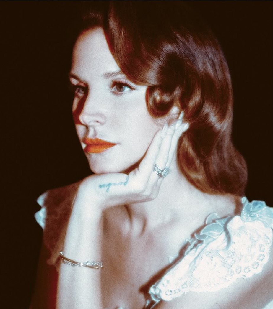 LanadelreyStats's tweet photo. "Stove" on Spotify yesterday

#1. Henry, come on — 55,897,267 (+30,294)
#2. White Feather Hawk Tail Dear Hunter — 33,875,026 (+91,491)
#3. Bluebird — 26,229,825 (+13,996)

Total = 116,002,118 (+135,781) streams https://t.co/TfHQIXuCQk