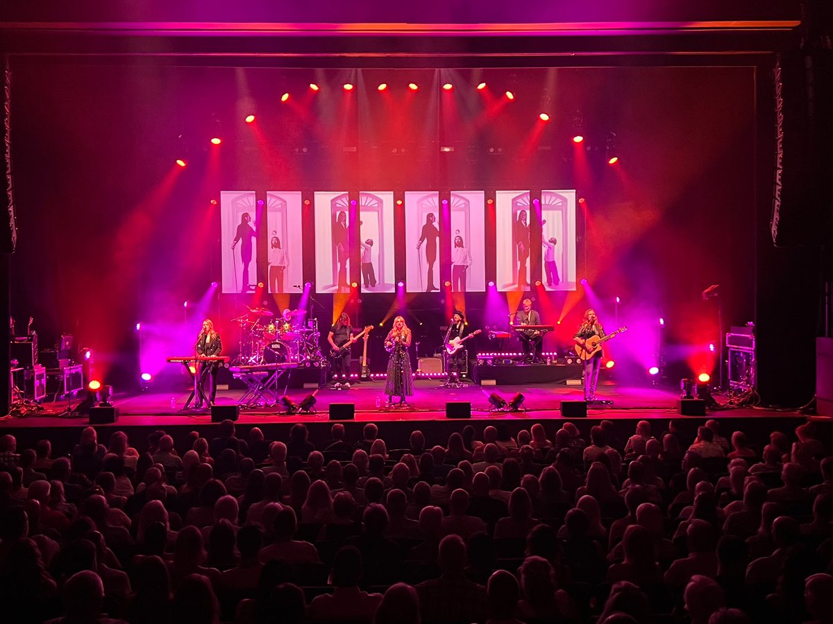 rumoursfm's tweet photo. Goodnight Truro .. hope you enjoyed the concert! Always a pleasure to play for you. Amazing turnout.. awesome reception for us. Love from all our side. #rumoursoffleetwoodmac #fleetwoodmac #hallforcornwall ❤️🙏 https://t.co/ZZRdFc23Xw