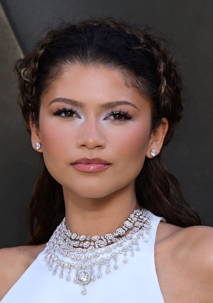 Indie5051's tweet photo. Zendaya es bellísima https://t.co/Nven2bPOIu