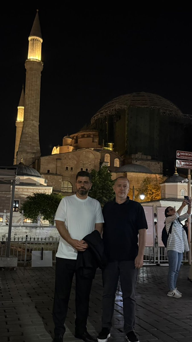 Muhmmtvanlioglu's tweet photo. Zincirler Kırıldı
Ayasofya Açıldı.

#BirGençlikYürüyüşü https://t.co/3JQTXCwVVY