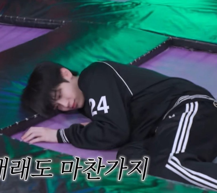 riraeist's tweet photo. when they force taerae to do physical activity so hits these poses https://t.co/zxppAGrjPK