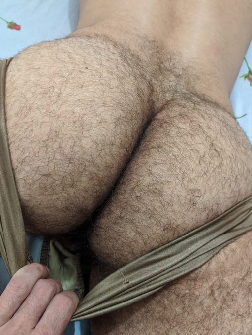Masc4MascX's tweet photo. I wanna lick a hairy asshole🐻🍑 https://t.co/WQ8d8erPIW