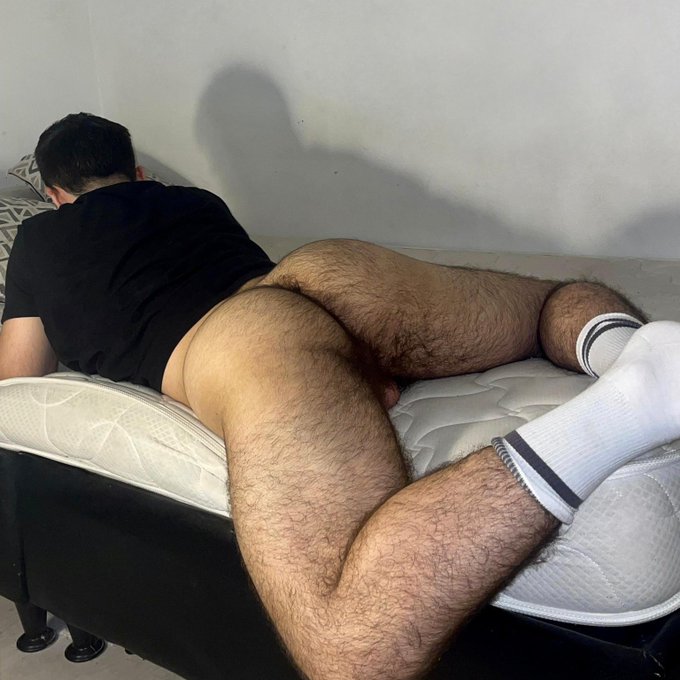Masc4MascX's tweet photo. I wanna lick a hairy asshole🐻🍑 https://t.co/WQ8d8erPIW