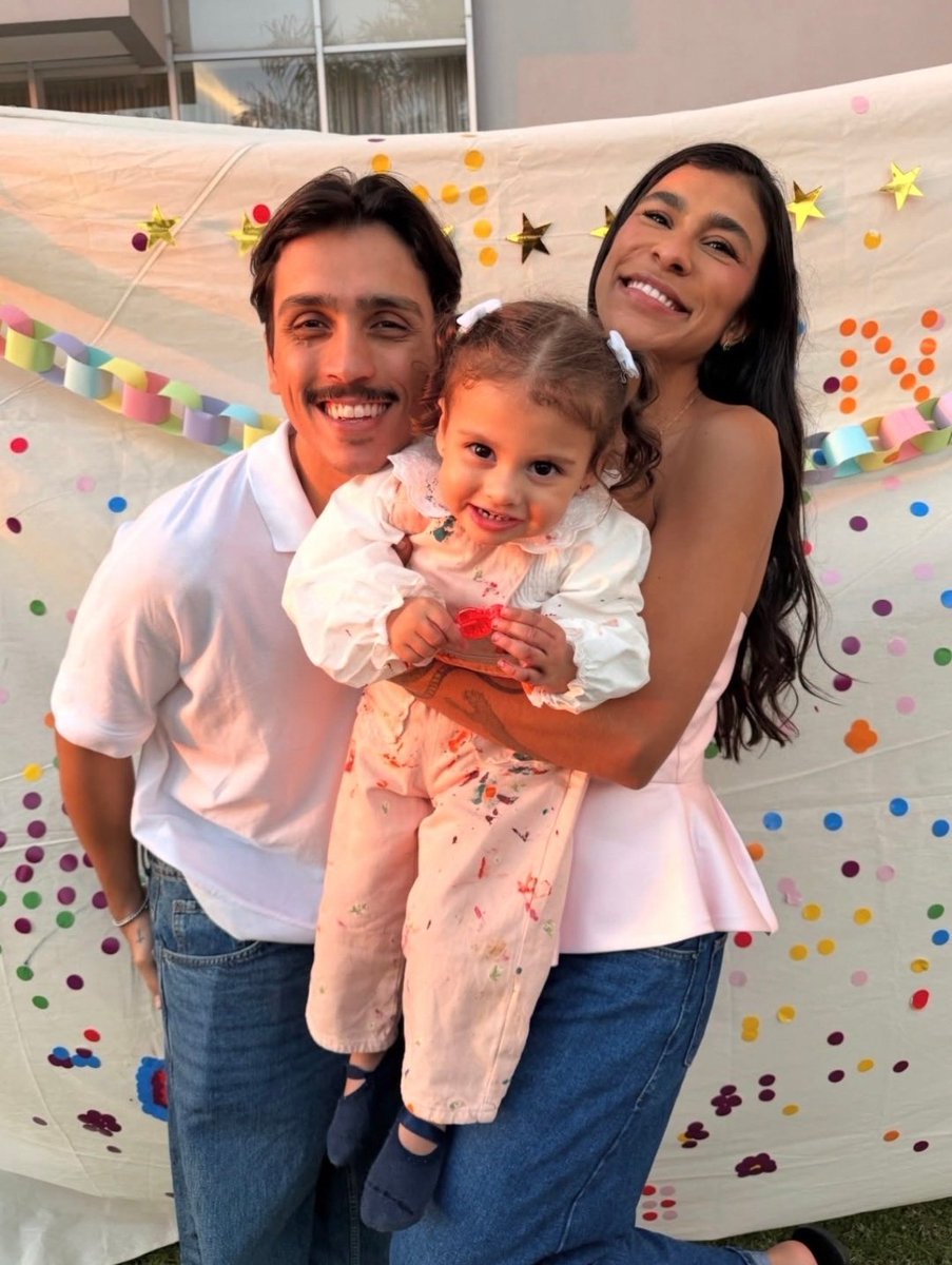 Portalhele4v89's tweet photo. Tutu feliz com os titios 🥹🤍 https://t.co/xrqEv7LieZ