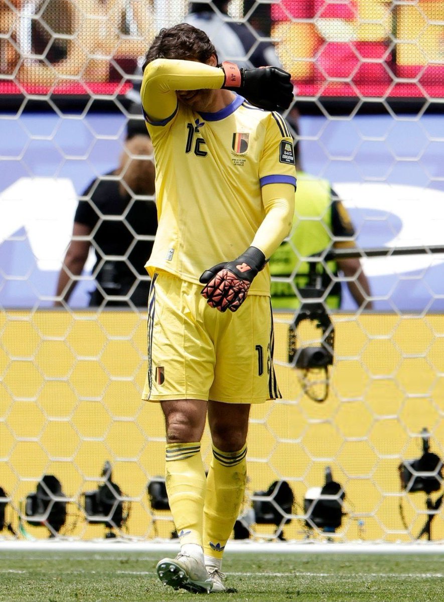 UtdFaithfuls's tweet photo. There's a reason why Senne was officially named the Best Premier League Signing of The Season 2025/26. ☝️

Head up, my keeper. ❤️ https://t.co/MAd4Q2Xb7B