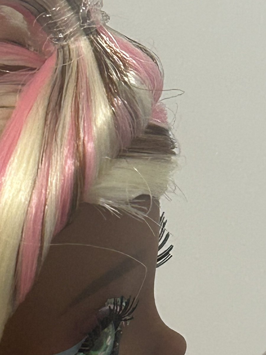 Nculur's tweet photo. @vnscorrea She is a beautiful doll but there are definitely some quality control issues her hair had some sections that were weirdly short some molding issues visible on her body a weird residue on her torso when I undressed her  and the screening on her lips is a little off with 2 clumps https://t.co/xIG7GJyk60