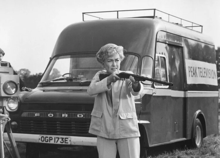 YannRobichon's tweet photo. Happy #FordFriday / #FridayFord!...
Ford Transit + Joan Crawford.
#FemmeFataleFriday #FordTransit #Photo #Photographie #Photography #Star #Vintage https://t.co/SeLlpdGWF5