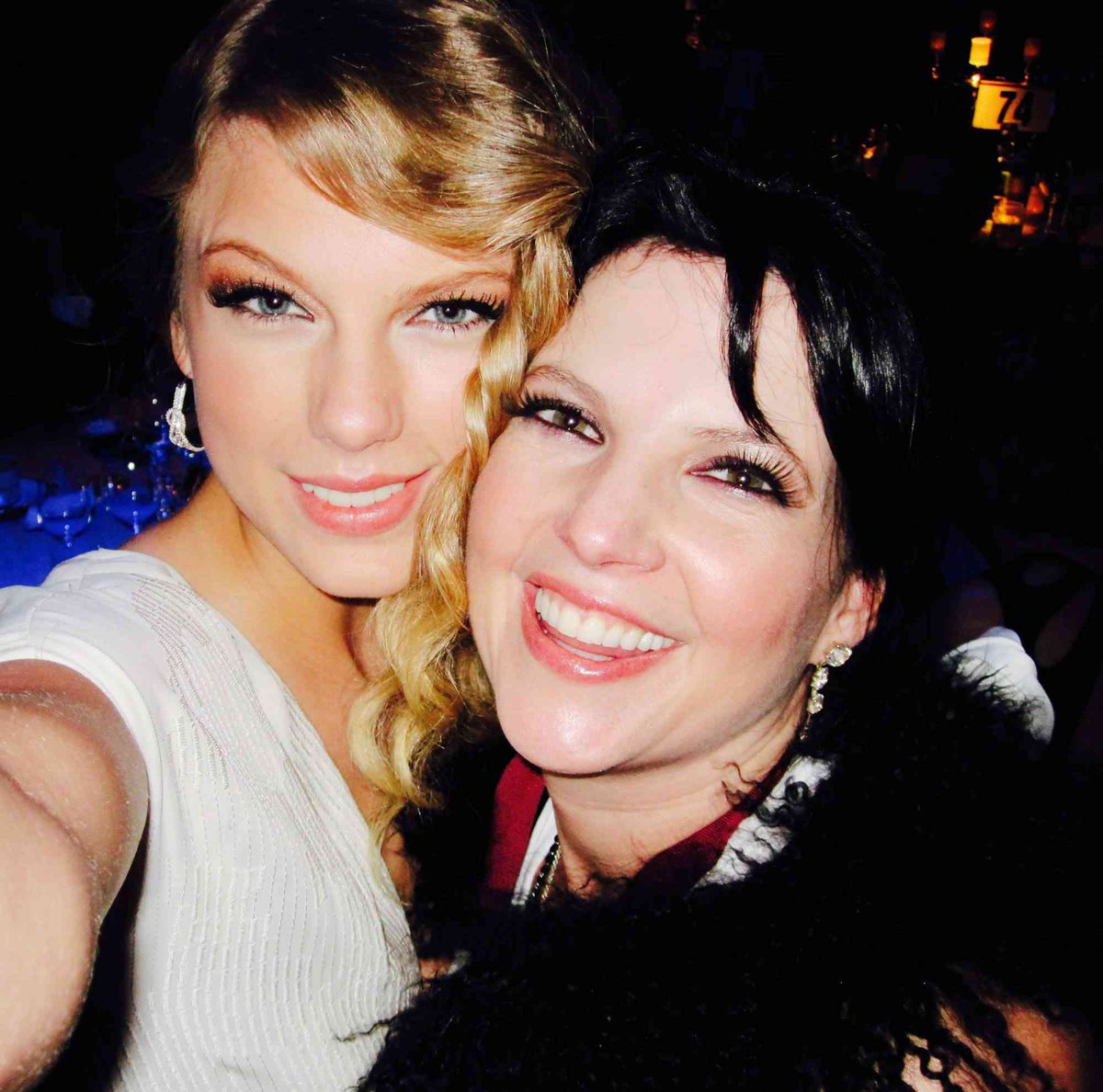 theTSupdates's tweet photo. 🎁| Songwriter Aimee Mayo also won a Channel handbag off raffle at Taylor Swift’s wedding. https://t.co/LZ6EgexUr8