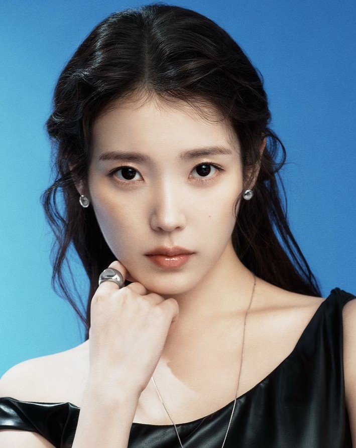 hallyuforums's tweet photo. Exclusive: #HeoNamJun confirmed to star alongside #IU in her upcoming album title track music video.

According to reports, Heo Nam-jun has already confirmed his appearance in the music video for the title track of IU's new mini-album, set to be released this coming September. Filming for the music video will take place early next month.

#HallyuForums #Hallyu