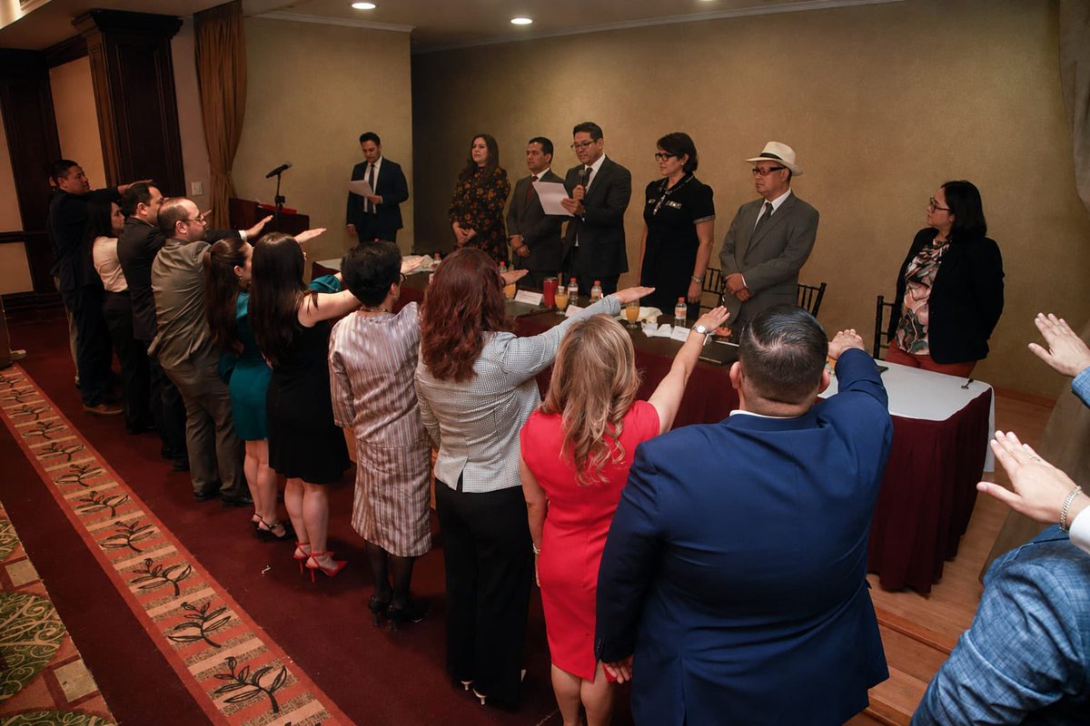 BARRASONORENSE1's tweet photo. La Barra Sonorense de Abogados A.C (Colegio) conmemoró el Día del Abogado con un desayuno de convivencia y reconocimiento para quienes ejercen esta distinguida profesión en Sonora.

Durante el encuentro, rindieron protesta 14 nuevas y nuevos integrantes, fortaleciendo a nuestro gremio.

Asimismo, reconocimos la destacada trayectoria de tres integrantes de nuestra Barra:

Mtra. Irma Gloria Aguirre Peral
Mtro. Álvaro Melicoff Taddei
Mtro. Alberto Torres Valenzuela

Seguiremos trabajando en unidad para fortalecer la profesión jurídica y servir con responsabilidad a la sociedad sonorense.

#BarraSonorenseDeAbogados