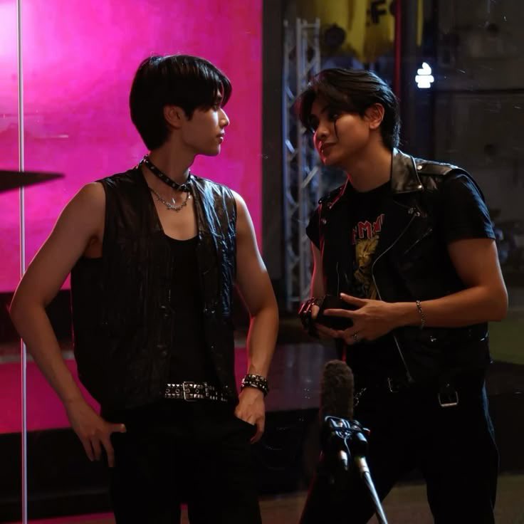 thedevilJD's tweet photo. Bring back Fadelstyle's emo era https://t.co/1qbmA618ph