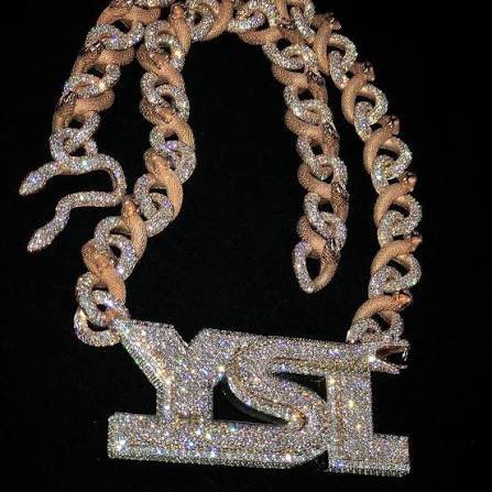 reftop005's tweet photo. the old ysl chain🕊️ vs the new uy scuti chain https://t.co/Hqr1PM9hXE