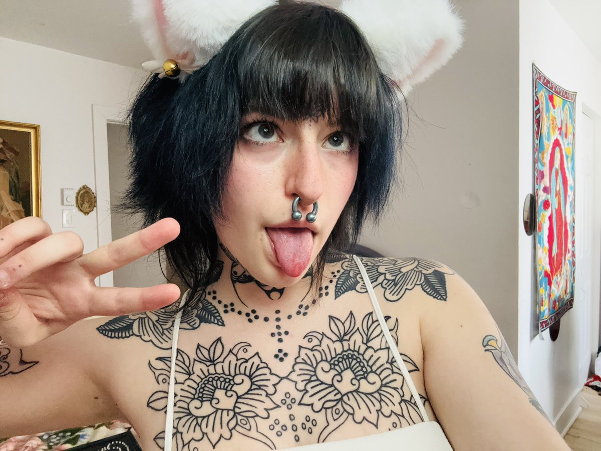 Babeeblush's tweet photo. I’ll be live on chaturbate in ten minutes:3 cum say hai;)

#kawaii #hentai #sellingcontent #buyingcontent #ahegeo #footfetish #tatted #amateur #alt #goth #glasses #nsfwtwt #chaturbate #daddykink #OF https://t.co/HzpEFrsz6S