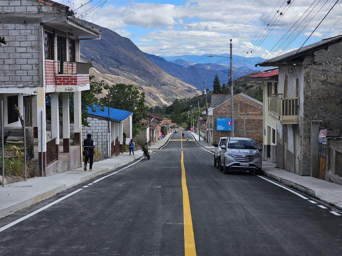 jotalloretv's tweet photo. 1/2 🚧 Girón sigue avanzando. 💪

✅ 2,04 km de vías urbanas mejoradas. ✅ Más de 4.170 personas beneficiadas. ✅ Una inversión conjunta para transformar la movilidad del cantón.

Las obras que cambian el día a día son las que más valen. #Girón #Azuay https://t.co/jbTZVvEay9