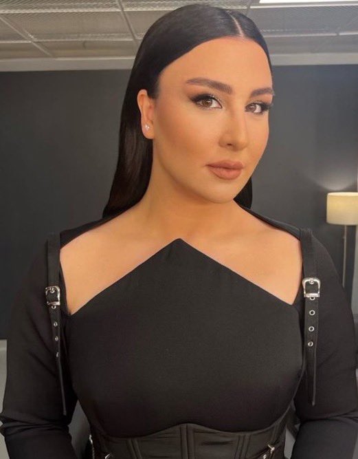Yasemin Sakallıoğlu'ndan Dikkat Çeken Anı: 'Yalandan Gülme' Tepkisi