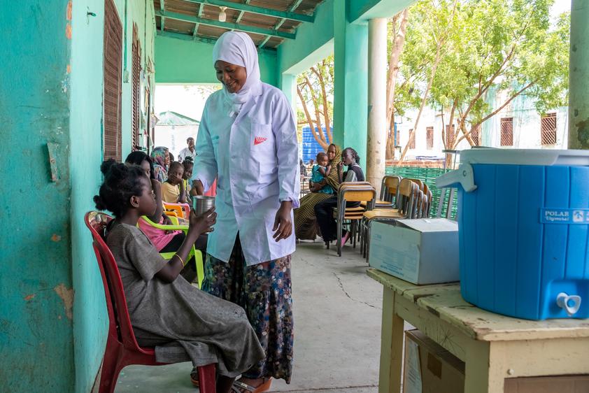 NewsMatarees's tweet photo. 🚨 منظمة الصحة العالمية تحذر من تفاقم تفشي الكوليرا في السودان.

أكثر من 1300 إصابة و114 وفاة حتى الآن، مع توقعات بازدياد انتشار الوباء مع موسم الأمطار واستمرار الحرب وصعوبة وصول المساعدات، خاصة في دارفور وكردفان.

#السودان #Cholera #Sudan https://t.co/gvPoV7r3tG