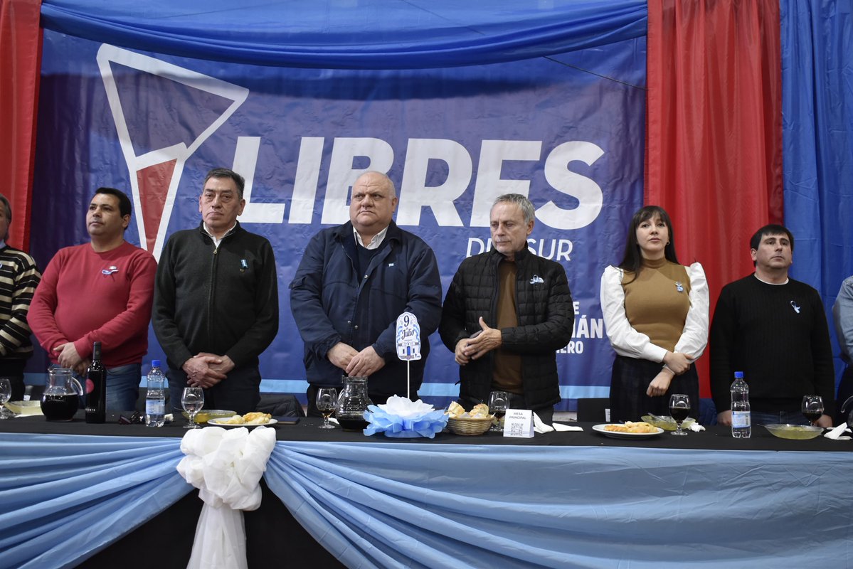 FEDEMASSOTUC's tweet photo. Vivimos una jornada especial. Junto a organizaciones hermanas y militantes de la provincia compartimos un #LocroPatrio para celebrar nuestra Independencia. No fue un acto más: fue un encuentro para reafirmar que estamos unidos y preparados para enfrentar los tiempos difíciles. https://t.co/Mja1UjqvAt