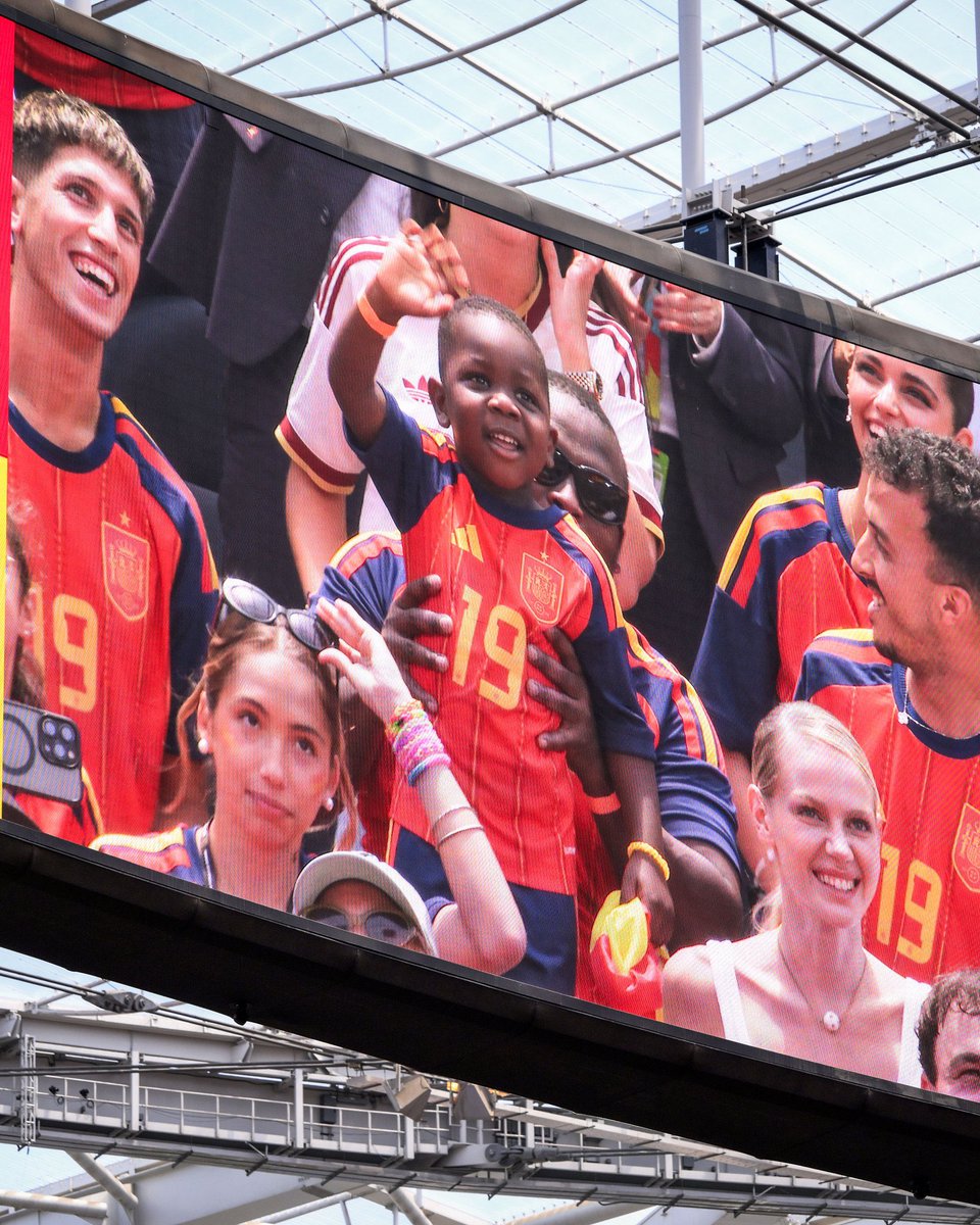 ActuFoot_'s tweet photo. Trop mignonnnnnn 🇪🇸🥰❤️ https://t.co/LmHt3yOzJ9