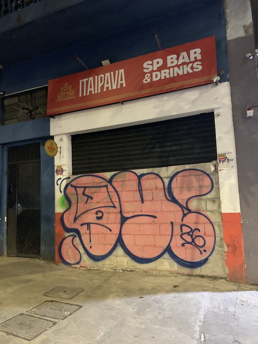 celsotavares's tweet photo. Breaking news: o bar do mei0 da Amaral Gurgel foi lacrado. O lacre do ano https://t.co/t1IS3S1sHo