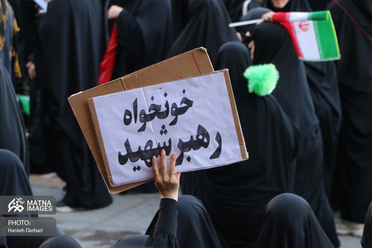 abuuzar110's tweet photo. دشمنِ کوردل! این سیلِ جمعیت در خیابان‌های تهران، «پیش‌درآمدِ» پاسخِ اصلیِ ماست. اگر عقل‌تان سر جایتان نباشد، همین مردم شما را از صفحه‌ی روزگار محو می‌کنند. #ابر_رویداد_معاصر https://t.co/ja6p0WJxrM