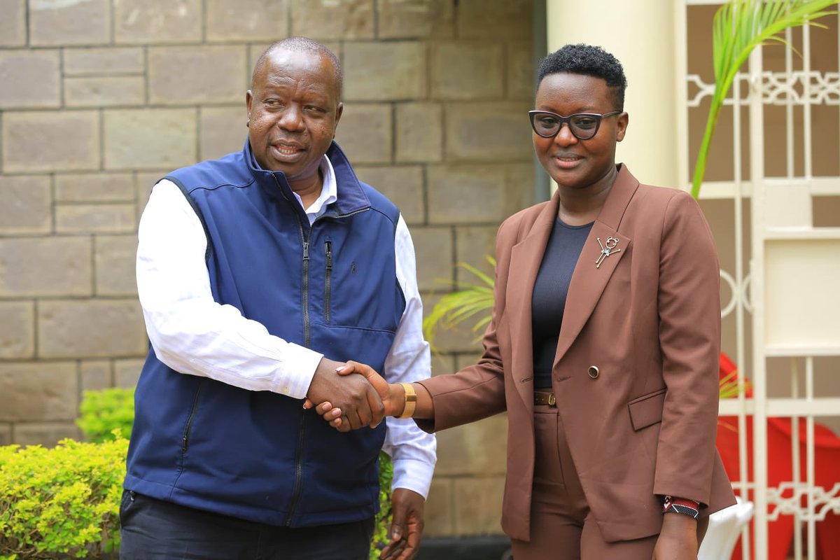 046TRUE's tweet photo. “If i am ever given the honor and priviledge to serve this country in office ,i pledge that i will not let you my fellow kenyans down
You will see a government of efficiency ,integrity  and service “ -Dr. Fred Matiang’i
#mrfixit
Fridah for Fred🇰🇪 https://t.co/NzDc5OgBoq
