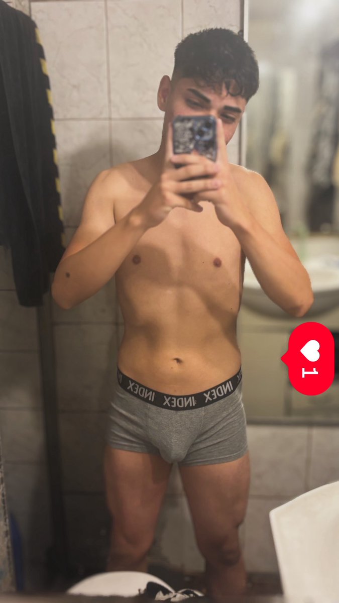 eme77s's tweet photo. A los 1k coloco la cuenta en priv😉 https://t.co/gAKYFSuhmW