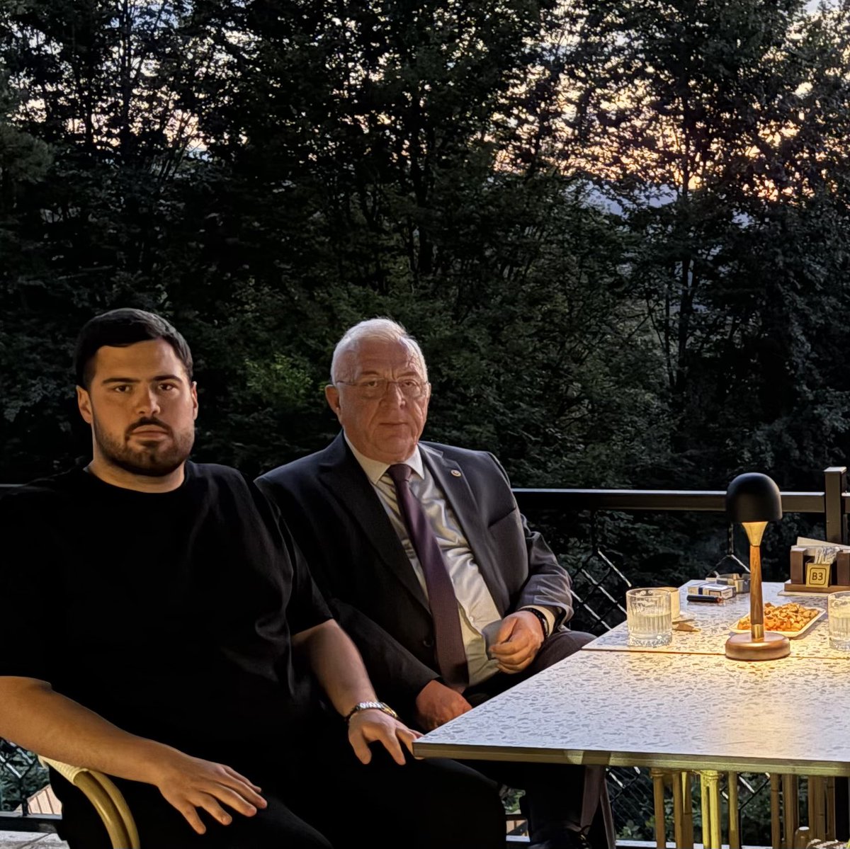 atabeykapoglu's tweet photo. Restoranımıza hayırlı olsun ziyaretinde bulunan Düzce Milletvekili Talih Özcan’a nazik ziyareti için teşekkür ederiz. https://t.co/DY14Uaokzi