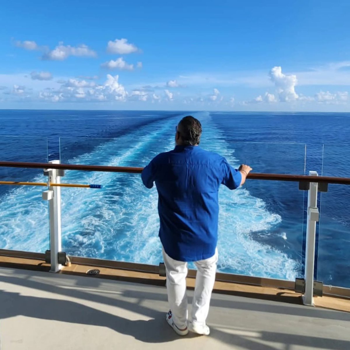 MAAK1780's tweet photo. Mientras el horizonte se desdibuja, preparandose para el atardecer, yo celebro este adiós a un viaje inolvidable, con la certeza de que las huellas que hemos dejado en el agua y en nuestros corazones perdurarán mucho más allá de lo que la vista puede alcanzar.
¡Agradezco a Dios! https://t.co/rsPrIL4aCE
